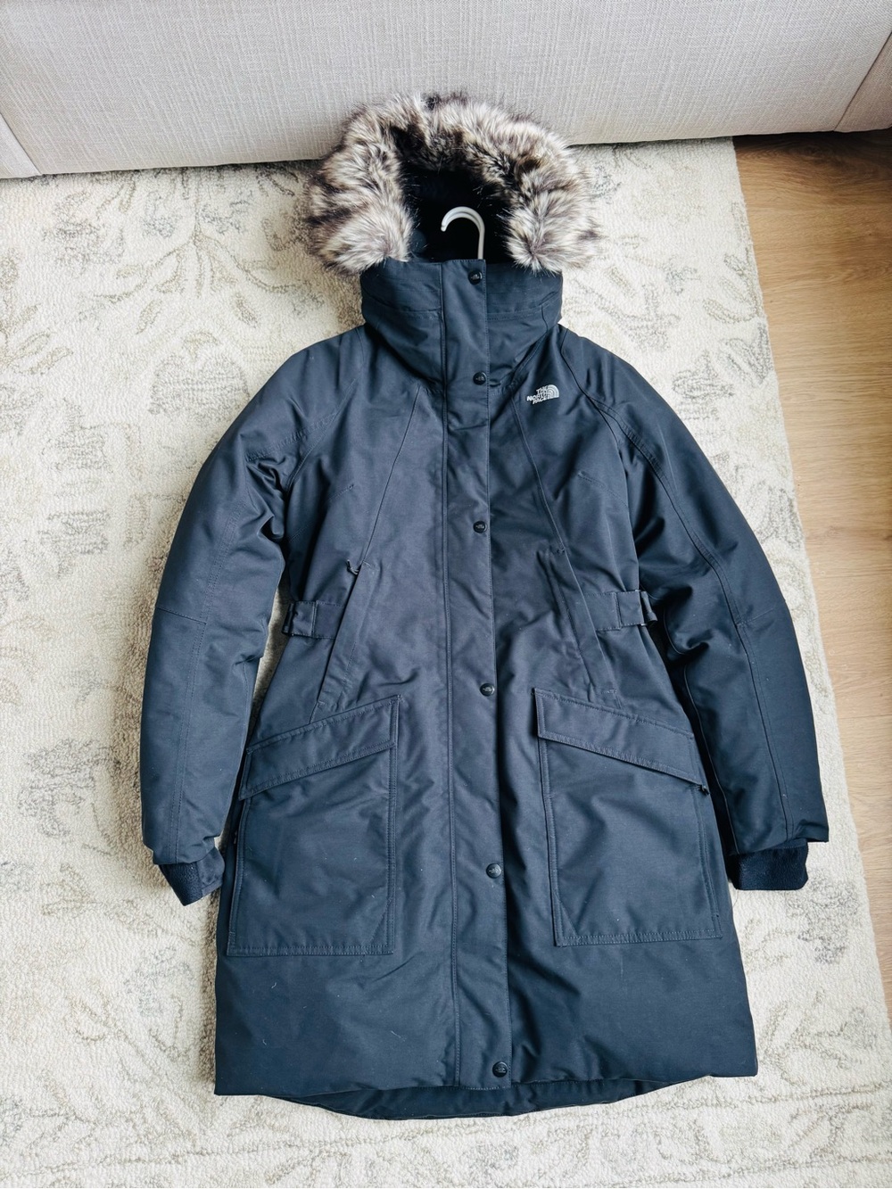 The North Face Women's New Outerboroughs Parka In Black - Picture 5 of 15